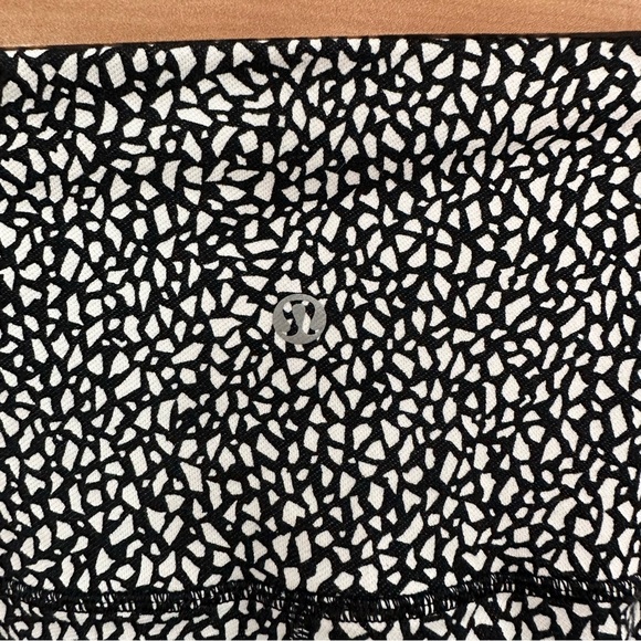 Lululemon Wunder Under Crop (Hi-Rise) Miss Mosaic Black size 4 - Picture 7 of 15